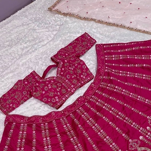 Lehenga de diseñador de primera calidad, confeccionada en rica tela de seda slub, bellamente adornada con elegantes detalles de Dori, lentejuelas e intrincados adornos. - Product Image 4