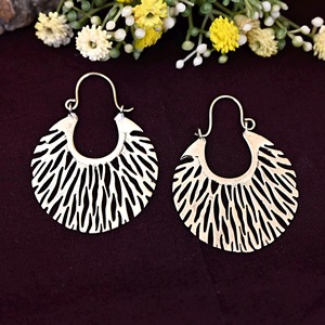 Paquete Estándar de Artesanía en Metal: Aretes de Latón al por Mayor con Acabado Liso, Precio de Fábrica, Artículo de Artesanía Metálica - Product Image 1