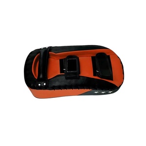 Boucliers et cibles d'entraînement en cuir personnalisables pour le Muay Thai, le Kickboxing et les arts martiaux - Product Image 5