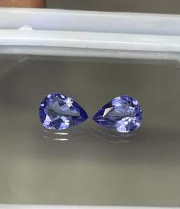 Paire de pêres en tanzanite naturelle. Paire de pêres en tanzanite. 6x8 mm. - Product Image 3