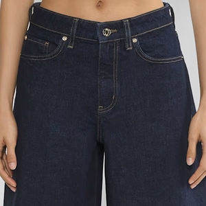 Diseño de logotipo personalizable / Pantalones cortos para mujer con diseño de bolsillos laterales y cierre de botones, con diseño de alta calidad a precio económico. - Product Image 2