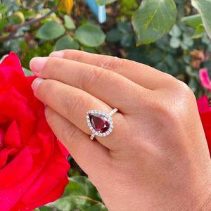Bague classique en grenat rouge en forme de poire et moissanite ronde, en argent sterling 925 original, avec halo, pour femme, cadeau d'anniversaire pour partenaire - Product Image 2