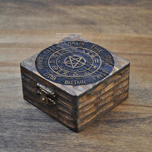 Caja de madera de pino Vegvisir grabada a mano para fanáticos vikingos para anillos de boda pequeños runas regalo de joyería religiosa personalizada - Product Image 5