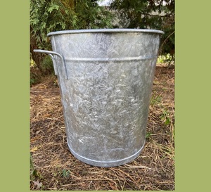 Maceta Creativa de Hierro Galvanizado con Asas para Arreglos Florales de Interior y Exhibición Decorativa en Patio o Jardín - Product Image 6