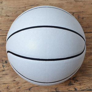 Ballon de basket professionnel personnalisé avec logo imprimé, revêtement en PU haute élasticité, chambre à air en caoutchouc naturel écologique, OEM - Product Image 3