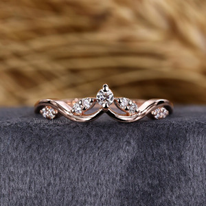 Bague de mariage en diamant de laboratoire Bague incurvée unique en or jaune massif 14K empilable Diadème Bague de fiançailles Bague en diamant pour femme - Product Image 1