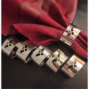 Anneau de serviette géométrique en alliage d'acier inoxydable, durable, antirouille, porte-serviettes argenté pour restaurant, décoration de table à domicile, vente en gros - Product Image 1