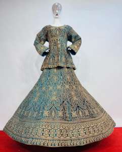 Lujoso conjunto de Lehenga nupcial Peplum de terciopelo con piedras Zarkan pesadas Dupatta nupcial completa y Lehenga acampanado para boda y fiesta - Product Image 2