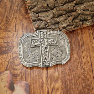 Hebilla de cinturón para kilt de hombre con cruz religiosa, acabado vintage antiguo, diseño elegante con cardo - Product Image 3