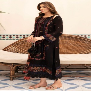 Liquidación: Salwar Kameez Ramsha de Algodón Puro con Bordado Intenso, Diseño Étnico Moderno, Estilo Indio-Pakistaní para Mujer, Venta al Por Mayor - Product Image 3