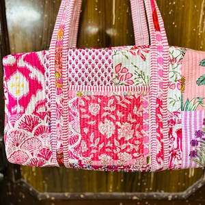 Handmade Pink Floral <b>Patchwork</b> Duffel <b>Bag</b> With Zipper Closure Multi-Functional Travel For Women Casual Style Textile Material - Product Image 6
