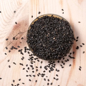 Graines de sésame blanches naturelles, de type alimentaire séché, de qualité propre, emballées en sacs de 25 kg pour l'exportation, les commandes d'importation et la distribution mondiale. - Product Image 6
