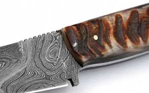 Cuchillo Tanto de Acero de Damasco Hecho a Mano para Exteriores y Camping con Mango de Cuerno Texturizado, Personalizable OEM - Product Image 4