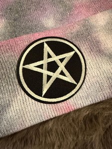 Bonnet d'hiver tendance pour adultes – Taille personnalisée, couleur unie, prix de gros, service OEM, style urbain, bonnets tie-dye - Product Image 2