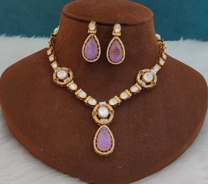 Collar de moissanita Polki de calidad premium con hermosos pendientes, perfecto para fiestas y oficina, diseño elegante y con clase. - Product Image 6
