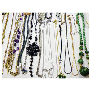 Precios Increíbles, Calidad Excepcional, Lote Surtido de 50 Artículos, Estilo Casual, Cadenas Chinas, Collares de Moda de Segunda Mano para Mujer - Product Image 1