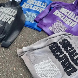 เสื้อฮู้ดสีแดงสำหรับผู้ชาย ทรงโอเวอร์ไซส์ ปักลายตัวอักษร สไตล์ฮิปฮอป เหมาะสำหรับใส่ในฤดูใบไม้ร่วง แขนเสื้อแบบปกติ ผ้าถัก - Product Image 3
