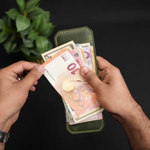 Portefeuille court à deux volets en cuir véritable fait main pour homme avec porte-clip, poche à monnaie, design fin pour les voyages - Product Image 5