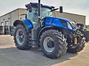 Tractor Agrícola T7 |   Tractor de Ruedas 4x4 de Alto Rendimiento con Motor FPT |   Transmisión de 230 HP, confiable y duradera - Product Image 3