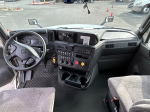 รถบรรทุกหัวลาก LT625 รุ่นปี 2023 สำหรับงานหนัก ขับเคลื่อน 6x4 กำลัง 450 แรงม้า พร้อมห้องโดยสารแบบ Aerodynamic วิ่งเพียง 685,313 ไมล์ - Product Image 6