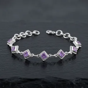 Elegante Brazalete Hecho a Mano Ligero de Plata de Ley con Amatista Púrpura para Mujer - Product Image 2