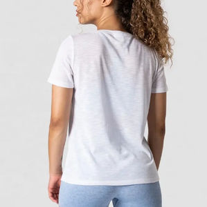 Fournisseur de t-shirts brodés personnalisés pour femmes, t-shirt en coton élégant avec motif brodé pour les collections de vêtements - Product Image 4