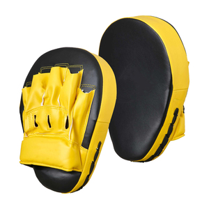 Équipement professionnel de boxe : Palettes de frappe en cuir personnalisées pour l'entraînement de boxe et d'arts martiaux – Qualité pakistanaise - Product Image 1