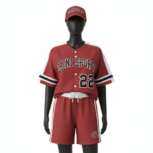 ชุดเบสบอลหญิง ผ้าโพลีเอสเตอร์เนื้อนุ่ม ระบายอากาศได้ดี 150 GSM ซับเหงื่อ สีแดงขาว แถบข้าง ปักโลโก้ตามสั่ง ชุดสำหรับผู้หญิง - Product Image 6