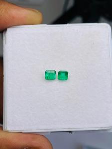 Par de Esmeraldas Naturales de Zambia, Certificadas por IGI, Calidad AAA, Brillo Superior, Color Verde, Pulido Perfecto, 5-8mm, 0.83cts - Product Image 6
