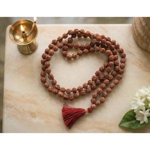 Pulsera de cuentas de Rudraksh sagrado - Mala hecha a mano - 108 cuentas de Rudraksh - Jaipur, India - Product Image 3