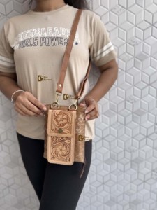Nuevo Diseño, Bolso Bandolera de Cuero Vacuno Repujado a Mano, Bolso Pequeño con Solapa para Teléfono, Correa para el Hombro, Bolso Bandolera Pequeño Vintage para Mujer - Product Image 4