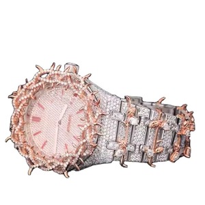 Montre mécanique à quartz de luxe personnalisée pour achat en gros, boîtier en acier inoxydable avec verre saphir, ornée de diamants et de moissanite, Royaume-Uni - Product Image 1