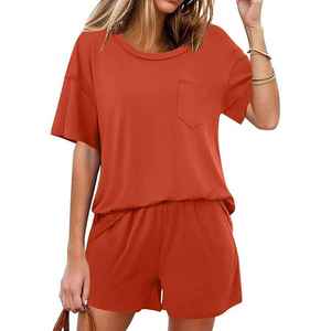 Ensemble d'été pour femme : Blouse anti-rides en crêpe de bonne qualité à col rond et manches courtes, et pantalon large à jambes amples - Product Image 1