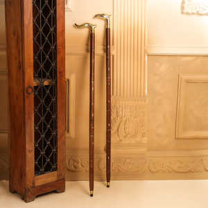 Bastón de madera de lujo con base de latón para apoyo de personas mayores y un look elegante para caballeros. - Product Image 6