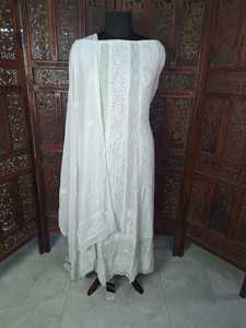 Traje Anarkali Chikankari semicompuesto con dupatta, ropa étnica tradicional india para ocasiones festivas, bodas y fiestas. - Product Image 3