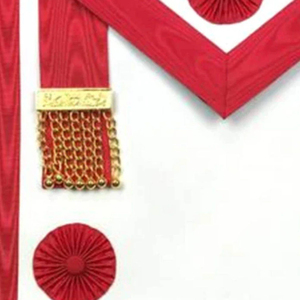 Tablier maçonnique cérémoniel brodé sur mesure, pompons dorés, bordure en dentelle bleue, fermeture magnétique lavable, regalia de luxe haut de gamme personnalisé - Product Image 5