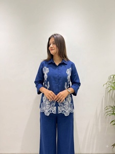 Ensemble Kurti en coton brodé de fleurs bleues pour femmes, coupe ample, style ethnique traditionnel, vêtements décontractés de Samp Corporation - Product Image 2