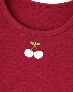 Conjunto de dos piezas para mujer: top corto acanalado y shorts con cordón, color rojo intenso con bordado de cereza, estilo casual y personalizable. - Product Image 5