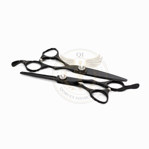 ชุดกรรไกรตัดผมแบบมืออาชีพ สีดำด้าน ผลิตจากเหล็กกล้าไร้สนิมคุณภาพสูง สำหรับตัดและซอยผม - Product Image 4