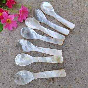 Cuillère à caviar en nacre écologique, artisanale, de type 1, pour la restauration gastronomique et les cadeaux, taille et couleur personnalisables - Product Image 5