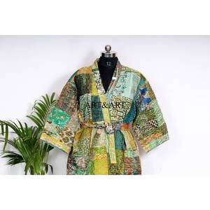 Kimono vintage en soie indienne Kantha, patchwork, tricoté, manches longues, pour femmes, pour dormir. - Product Image 4