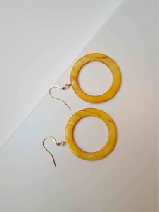 Juego de Aretes Ligeros Personalizados, Diseño Simple de Ángel y Amor en Resina y Madera, Forma Amarilla - Product Image 1