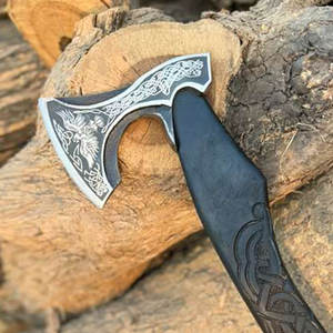 Hacha Vikinga de Grado Industrial, Diseño Escandinavo, Pieza Decorativa, Cabeza Grabada, Hoja de Acero al Carbono, Mango de Madera Tallada - Product Image 4