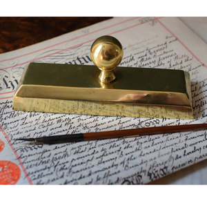 Prensapapeles de latón chapado en oro a bajo precio para escritorio, oficina, hogar, escuela, adorno decorativo de mesa a precio económico. - Product Image 1