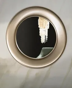 Espejo con marco metálico y patrón de rejilla que ofrece un efecto de ventana abierta para iluminar habitaciones cerradas o espacios de pasillo. - Product Image 5
