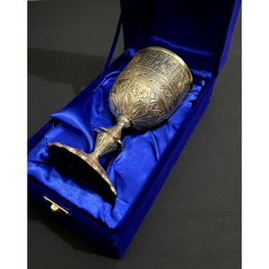 Gobelet en laiton fait main de la plus haute qualité, design vintage en relief, forme cloche, coupe à vin pour usage décoratif de mariage - Product Image 3