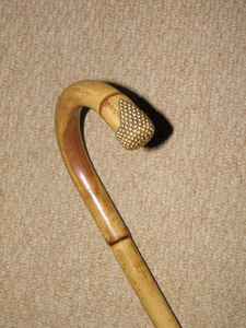 Canne de marche artisanale en bois poli, écologique et moderne, avec poignée élégante, durable, de la marque MN EXPORTS, objet de collection artistique - Product Image 4