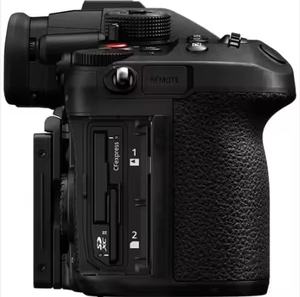 กล้องมิเรอร์เลส <span class=keywords><strong>Lumix</strong></span> <span class=keywords><strong>GH7</strong></span> พร้อมเลนส์ 12-60 มม. F/2.8-4 การ์ด SD 64GB ถ่ายวิดีโอ 4K 8K ซูมดิจิตอล 16 เท่า หน้าจอ IPS 2.8 นิ้ว รุ่น DC-GH7LK - Product Image 1