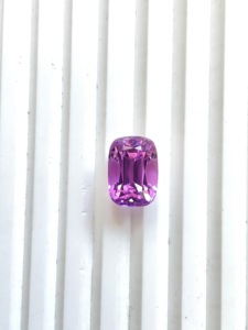 Piedra natural de kunzita de 16.69 quilates con corte octogonal para la elaboración de joyería fina. - Product Image 6