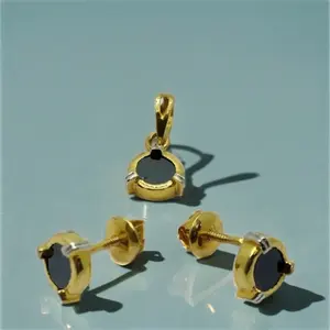 Bijoux de créateur en forme de cœur, ensemble classique de boucles d'oreilles et pendentif plaqué or 22 carats avec pierre noire pour femmes, à porter au quotidien et pour les fêtes - Product Image 3